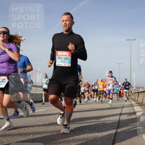 03.10.2026 - Köhlbrandbrückenlauf Yannick Fuchs http://msf.ph/oto/10778403 03.10.2026 09:45:14 Position 2 1442, 2510 meine-sportfotos.de