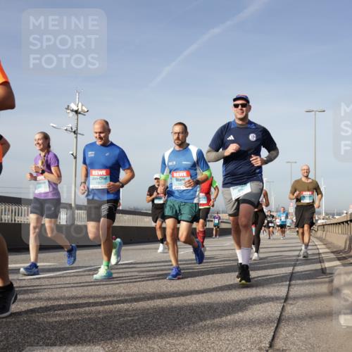 03.10.2026 - Köhlbrandbrückenlauf Yannick Fuchs http://msf.ph/oto/10778464 03.10.2026 09:45:18 Position 2 1440, 1441, 1455 meine-sportfotos.de