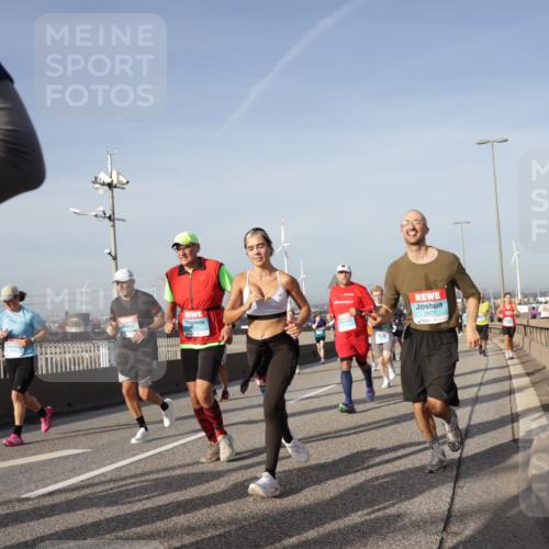 03.10.2026 - Köhlbrandbrückenlauf Yannick Fuchs http://msf.ph/oto/10778487 03.10.2026 09:45:20 Position 2 2477 meine-sportfotos.de