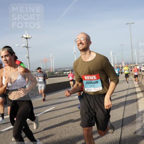 03.10.2026 - Köhlbrandbrückenlauf Yannick Fuchs http://msf.ph/oto/10778496 03.10.2026 09:45:20 Position 2 2477 meine-sportfotos.de