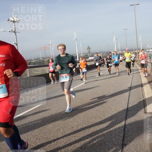 03.10.2026 - Köhlbrandbrückenlauf Yannick Fuchs http://msf.ph/oto/10778506 03.10.2026 09:45:22 Position 2 1851, 2543 meine-sportfotos.de