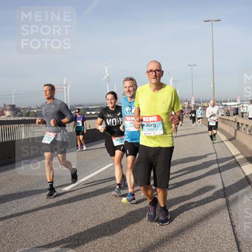 03.10.2026 - Köhlbrandbrückenlauf Yannick Fuchs http://msf.ph/oto/10778526 03.10.2026 09:45:24 Position 2 109, 2284, 2459, 2314 meine-sportfotos.de