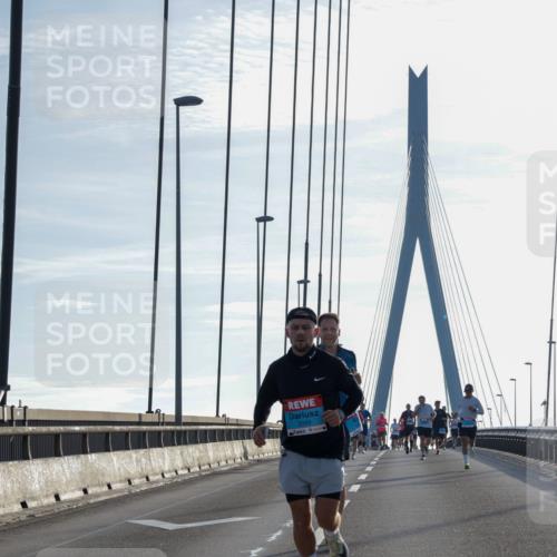 03.10.2026 - Köhlbrandbrückenlauf Yannick Fuchs http://msf.ph/oto/10778543 03.10.2026 09:23:19 Position 1 2099 meine-sportfotos.de