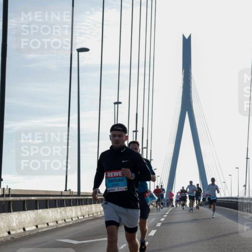 03.10.2026 - Köhlbrandbrückenlauf Yannick Fuchs http://msf.ph/oto/10778552 03.10.2026 09:23:20 Position 1 2099 meine-sportfotos.de