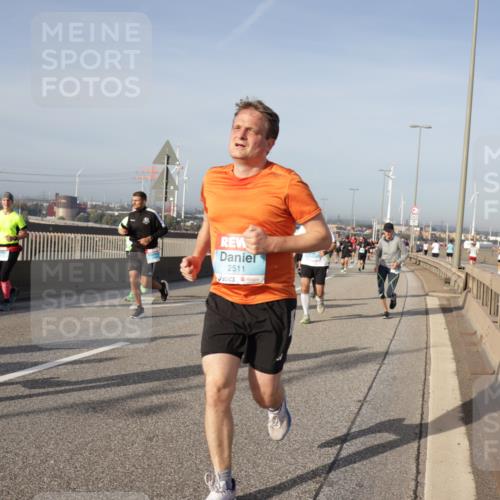 03.10.2026 - Köhlbrandbrückenlauf Yannick Fuchs http://msf.ph/oto/10778669 03.10.2026 09:45:43 Position 2 2511 meine-sportfotos.de
