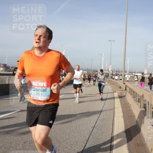 03.10.2026 - Köhlbrandbrückenlauf Yannick Fuchs http://msf.ph/oto/10778672 03.10.2026 09:45:43 Position 2 2511 meine-sportfotos.de