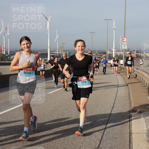 03.10.2026 - Köhlbrandbrückenlauf Yannick Fuchs http://msf.ph/oto/10778779 03.10.2026 09:45:52 Position 2 2304, 2315 meine-sportfotos.de