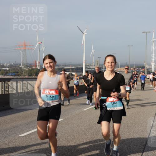 03.10.2026 - Köhlbrandbrückenlauf Yannick Fuchs http://msf.ph/oto/10778782 03.10.2026 09:45:52 Position 2 2304, 2315 meine-sportfotos.de