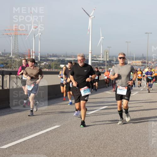 03.10.2026 - Köhlbrandbrückenlauf Yannick Fuchs http://msf.ph/oto/10778796 03.10.2026 09:45:54 Position 2 1025, 1500 meine-sportfotos.de
