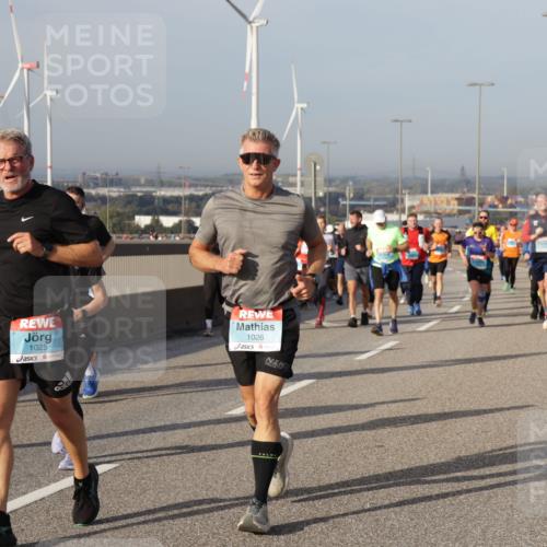 03.10.2026 - Köhlbrandbrückenlauf Yannick Fuchs http://msf.ph/oto/10778799 03.10.2026 09:45:55 Position 2 1025, 1026, 1, 500 meine-sportfotos.de