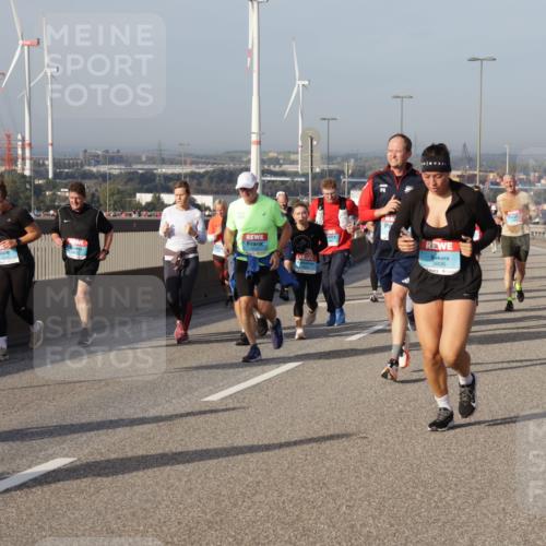 03.10.2026 - Köhlbrandbrückenlauf Yannick Fuchs http://msf.ph/oto/10778837 03.10.2026 09:45:58 Position 2 3806, 1902, 1500 meine-sportfotos.de