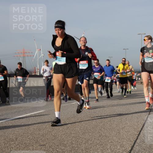 03.10.2026 - Köhlbrandbrückenlauf Yannick Fuchs http://msf.ph/oto/10778854 03.10.2026 09:45:59 Position 2 3806, 3057 meine-sportfotos.de