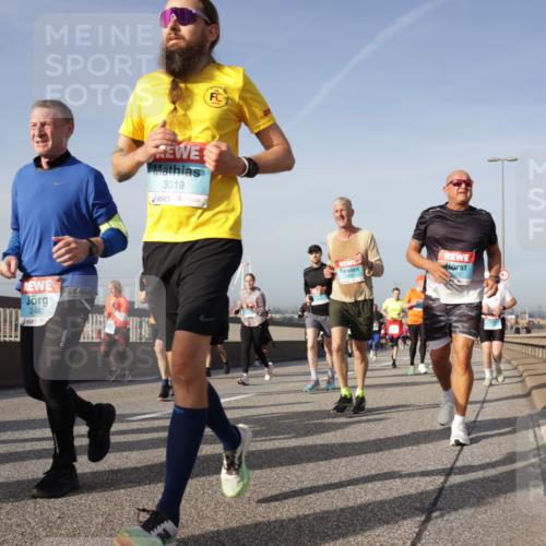 03.10.2026 - Köhlbrandbrückenlauf Yannick Fuchs http://msf.ph/oto/10778911 03.10.2026 09:46:03 Position 2 2413, 3019, 502 meine-sportfotos.de