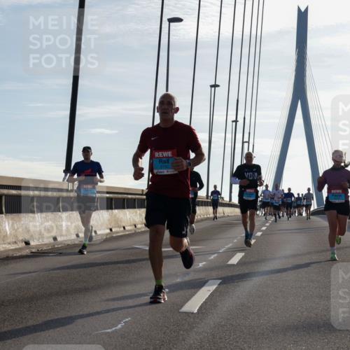 03.10.2026 - Köhlbrandbrückenlauf Yannick Fuchs http://msf.ph/oto/10778913 03.10.2026 09:23:53 Position 1 2150, 2211 meine-sportfotos.de