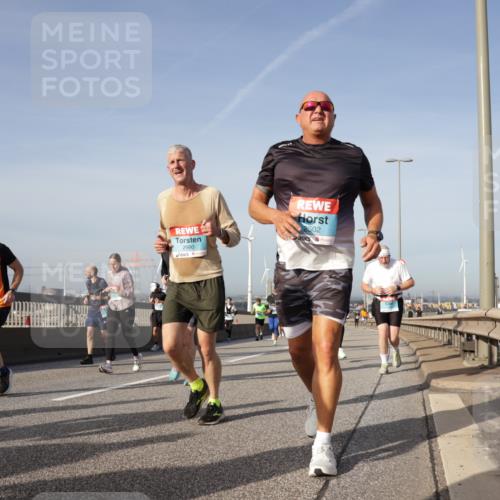 03.10.2026 - Köhlbrandbrückenlauf Yannick Fuchs http://msf.ph/oto/10778918 03.10.2026 09:46:04 Position 2 2990, 2502 meine-sportfotos.de