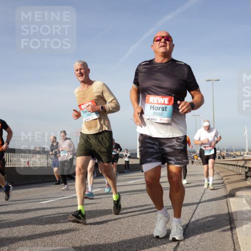 03.10.2026 - Köhlbrandbrückenlauf Yannick Fuchs http://msf.ph/oto/10778921 03.10.2026 09:46:04 Position 2 2990, 2502 meine-sportfotos.de