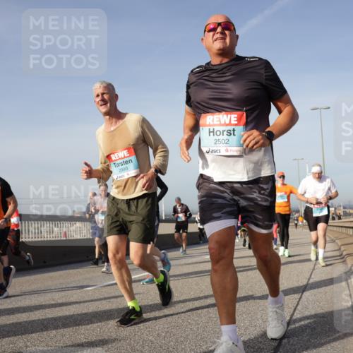03.10.2026 - Köhlbrandbrückenlauf Yannick Fuchs http://msf.ph/oto/10778925 03.10.2026 09:46:04 Position 2 2990, 2502 meine-sportfotos.de