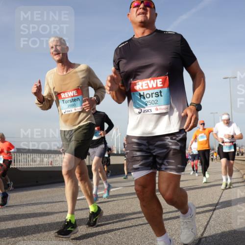 03.10.2026 - Köhlbrandbrückenlauf Yannick Fuchs http://msf.ph/oto/10778928 03.10.2026 09:46:05 Position 2 2990, 2502 meine-sportfotos.de