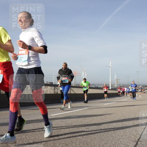 03.10.2026 - Köhlbrandbrückenlauf Yannick Fuchs http://msf.ph/oto/10778972 03.10.2026 09:46:08 Position 2 3716, 3717 meine-sportfotos.de