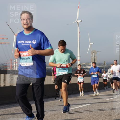 03.10.2026 - Köhlbrandbrückenlauf Yannick Fuchs http://msf.ph/oto/10779026 03.10.2026 09:46:13 Position 2 2749, 2758, 19 meine-sportfotos.de