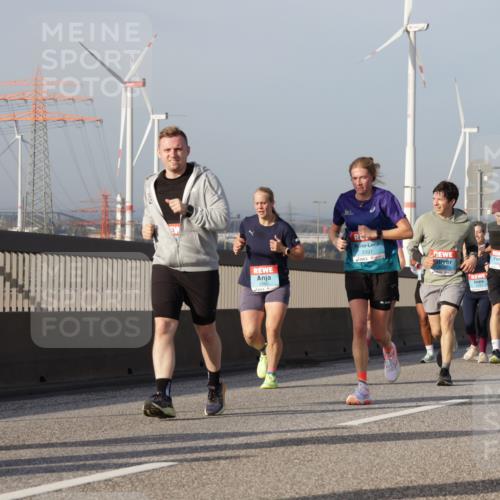 03.10.2026 - Köhlbrandbrückenlauf Yannick Fuchs http://msf.ph/oto/10779102 03.10.2026 09:46:20 Position 2 2882, 3397 meine-sportfotos.de
