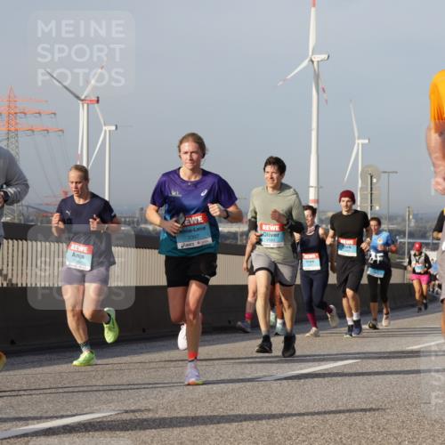 03.10.2026 - Köhlbrandbrückenlauf Yannick Fuchs http://msf.ph/oto/10779117 03.10.2026 09:46:21 Position 2 3397, 2593, 2342 meine-sportfotos.de