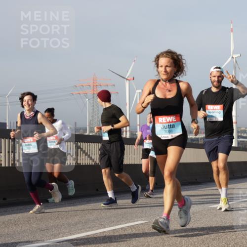 03.10.2026 - Köhlbrandbrückenlauf Yannick Fuchs http://msf.ph/oto/10779165 03.10.2026 09:46:25 Position 2 21964, 2037, 3066, 2572 meine-sportfotos.de