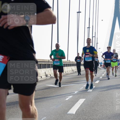 03.10.2026 - Köhlbrandbrückenlauf Yannick Fuchs http://msf.ph/oto/10779678 03.10.2026 09:24:56 Position 1 40, 1228, 1942 meine-sportfotos.de