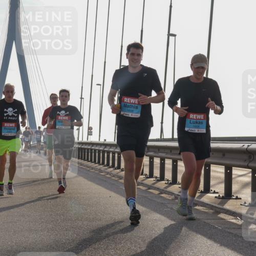 03.10.2026 - Köhlbrandbrückenlauf Yannick Fuchs http://msf.ph/oto/10779715 03.10.2026 09:25:00 Position 1 1609, 1608 meine-sportfotos.de