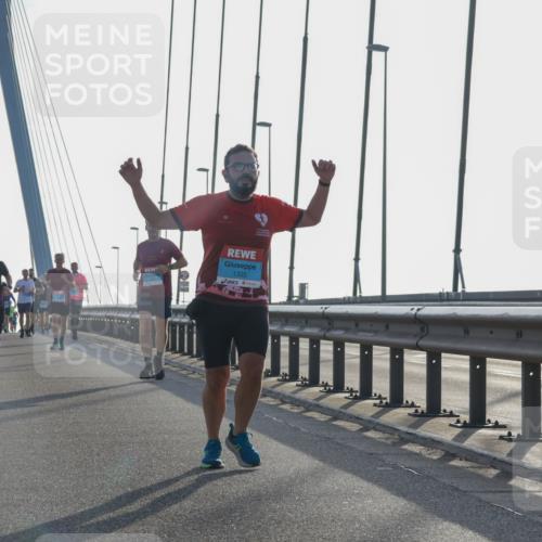 03.10.2026 - Köhlbrandbrückenlauf Yannick Fuchs http://msf.ph/oto/10780492 03.10.2026 09:26:09 Position 1 1325, 4, 16, 8, 16, 2380 meine-sportfotos.de