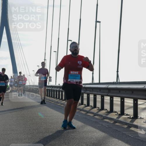 03.10.2026 - Köhlbrandbrückenlauf Yannick Fuchs http://msf.ph/oto/10780496 03.10.2026 09:26:10 Position 1 1325 meine-sportfotos.de