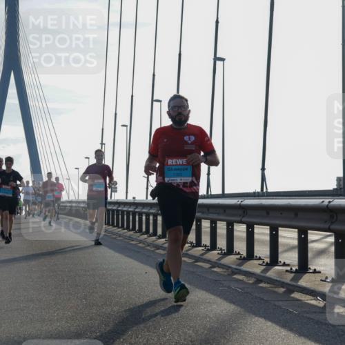 03.10.2026 - Köhlbrandbrückenlauf Yannick Fuchs http://msf.ph/oto/10780500 03.10.2026 09:26:10 Position 1 1325 meine-sportfotos.de