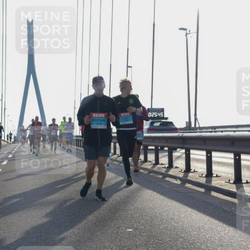 03.10.2026 - Köhlbrandbrückenlauf Yannick Fuchs http://msf.ph/oto/10780775 03.10.2026 09:26:37 Position 1 2418, 0, 25, 45 meine-sportfotos.de