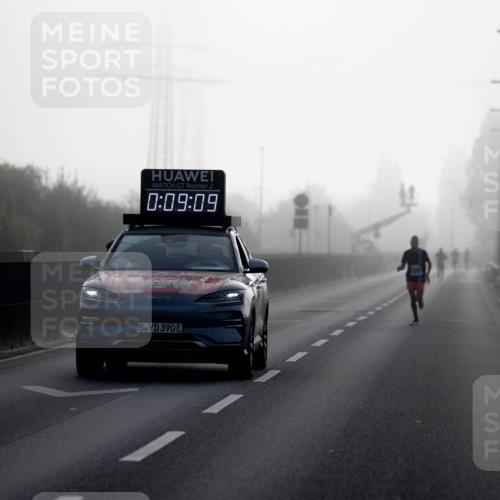 03.10.2026 - Köhlbrandbrückenlauf Michael Strokosch http://msf.ph/oto/10803725 03.10.2026 09:10:01 Position 3 2, 0, 09, 09, 390 meine-sportfotos.de