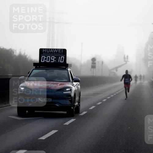 03.10.2026 - Köhlbrandbrückenlauf Michael Strokosch http://msf.ph/oto/10803727 03.10.2026 09:10:01 Position 3 2, 0, 09, 10, 390 meine-sportfotos.de