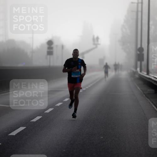 03.10.2026 - Köhlbrandbrückenlauf Michael Strokosch http://msf.ph/oto/10803735 03.10.2026 09:10:06 Position 3  meine-sportfotos.de