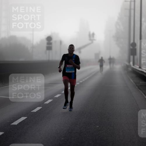 03.10.2026 - Köhlbrandbrückenlauf Michael Strokosch http://msf.ph/oto/10803736 03.10.2026 09:10:06 Position 3  meine-sportfotos.de