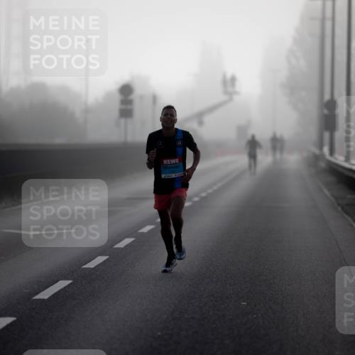 03.10.2026 - Köhlbrandbrückenlauf Michael Strokosch http://msf.ph/oto/10803737 03.10.2026 09:10:06 Position 3  meine-sportfotos.de