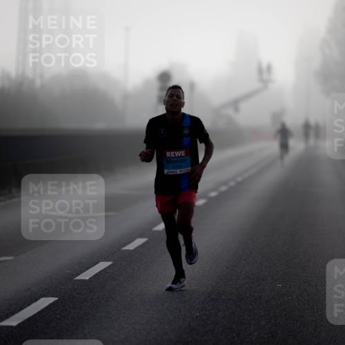 03.10.2026 - Köhlbrandbrückenlauf Michael Strokosch http://msf.ph/oto/10803738 03.10.2026 09:10:08 Position 3 1263 meine-sportfotos.de