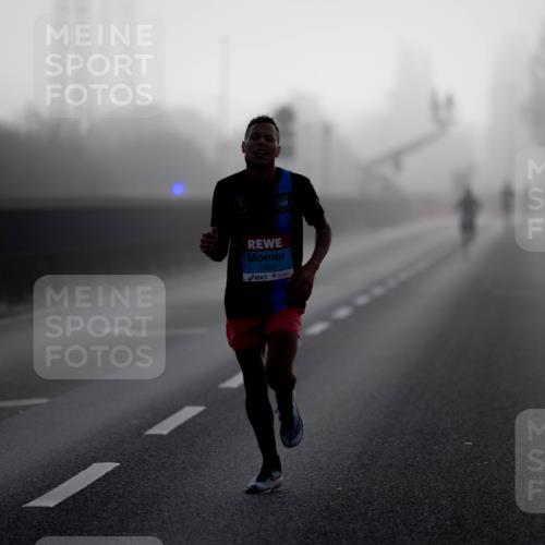 03.10.2026 - Köhlbrandbrückenlauf Michael Strokosch http://msf.ph/oto/10803740 03.10.2026 09:10:08 Position 3 1263 meine-sportfotos.de