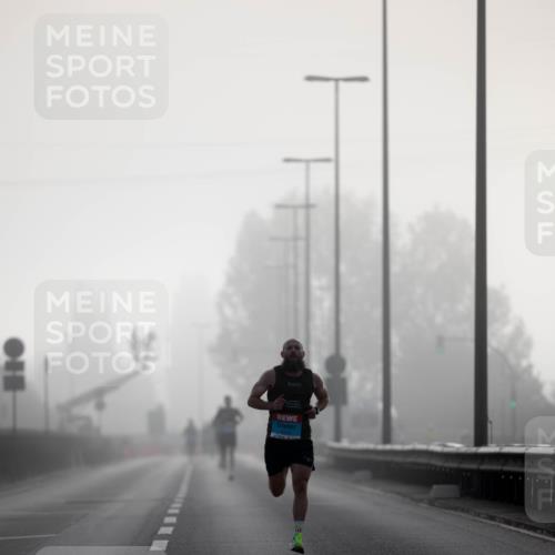 03.10.2026 - Köhlbrandbrückenlauf Michael Strokosch http://msf.ph/oto/10803747 03.10.2026 09:10:21 Position 3  meine-sportfotos.de