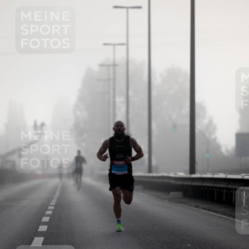 03.10.2026 - Köhlbrandbrückenlauf Michael Strokosch http://msf.ph/oto/10803748 03.10.2026 09:10:23 Position 3  meine-sportfotos.de