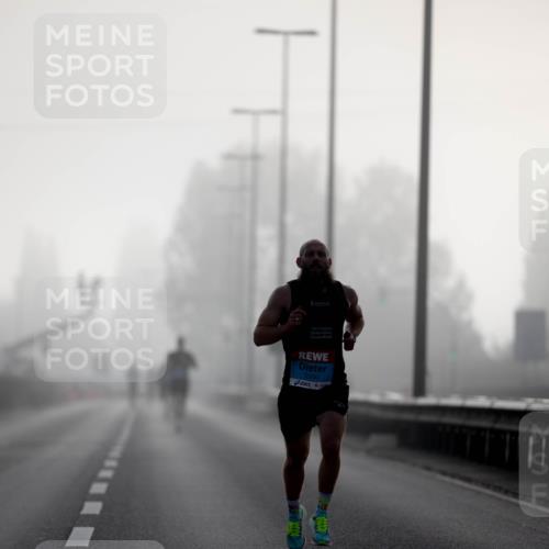 03.10.2026 - Köhlbrandbrückenlauf Michael Strokosch http://msf.ph/oto/10803750 03.10.2026 09:10:24 Position 3 2100 meine-sportfotos.de