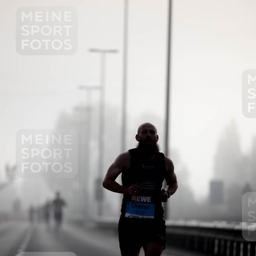 03.10.2026 - Köhlbrandbrückenlauf Michael Strokosch http://msf.ph/oto/10803753 03.10.2026 09:10:25 Position 3 2100 meine-sportfotos.de