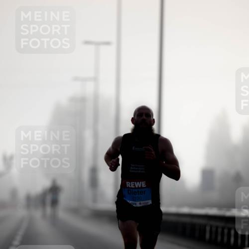 03.10.2026 - Köhlbrandbrückenlauf Michael Strokosch http://msf.ph/oto/10803754 03.10.2026 09:10:26 Position 3 2100 meine-sportfotos.de