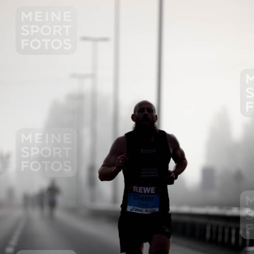 03.10.2026 - Köhlbrandbrückenlauf Michael Strokosch http://msf.ph/oto/10803755 03.10.2026 09:10:26 Position 3 2100 meine-sportfotos.de