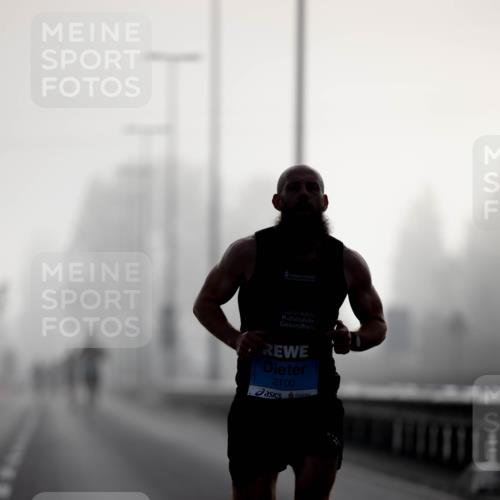 03.10.2026 - Köhlbrandbrückenlauf Michael Strokosch http://msf.ph/oto/10803756 03.10.2026 09:10:26 Position 3 2100 meine-sportfotos.de