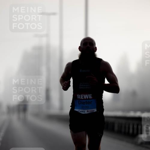 03.10.2026 - Köhlbrandbrückenlauf Michael Strokosch http://msf.ph/oto/10803757 03.10.2026 09:10:26 Position 3 2100 meine-sportfotos.de