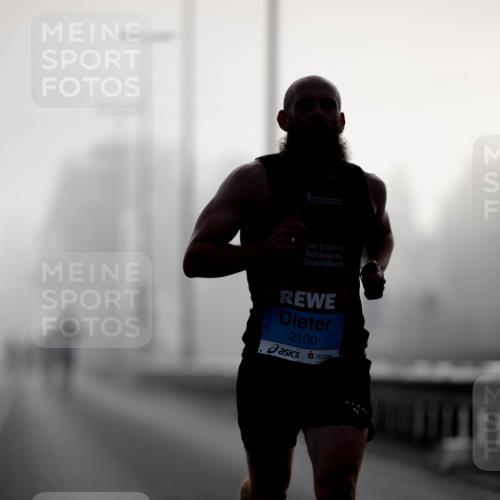 03.10.2026 - Köhlbrandbrückenlauf Michael Strokosch http://msf.ph/oto/10803758 03.10.2026 09:10:27 Position 3 2100 meine-sportfotos.de
