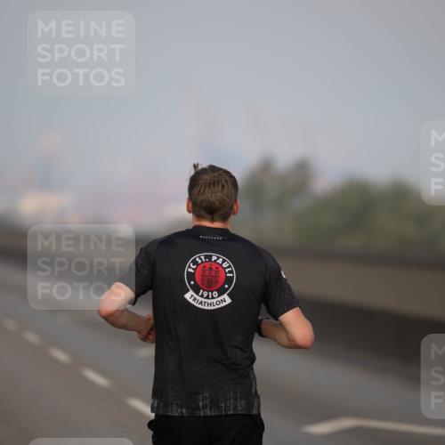 03.10.2026 - Köhlbrandbrückenlauf Michael Strokosch http://msf.ph/oto/10803775 03.10.2026 09:10:49 Position 3 1910 meine-sportfotos.de